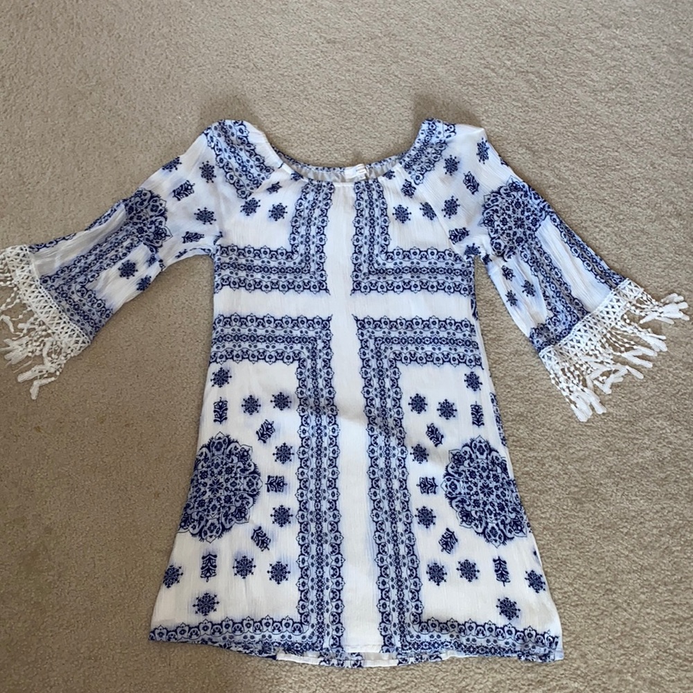 Blue & white patterned dress! Gauze-like material. Comfortable! Size L